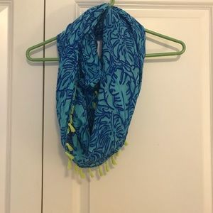 Lilly infinity scarf